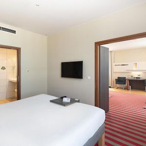 Deluxe Queen Suite